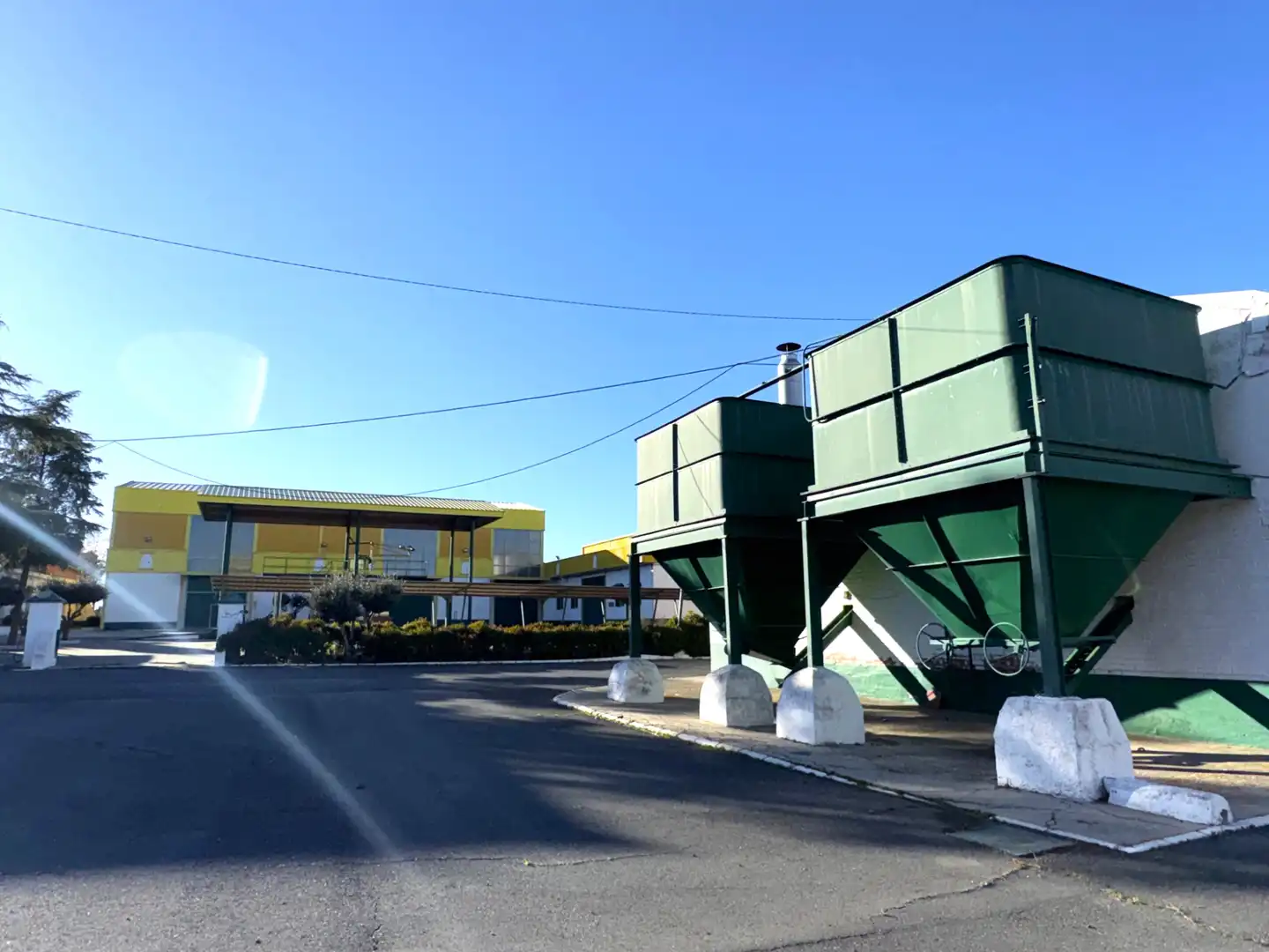 Vista exterior de Nave industrial en venta en Cedillo del Condado con Alarma