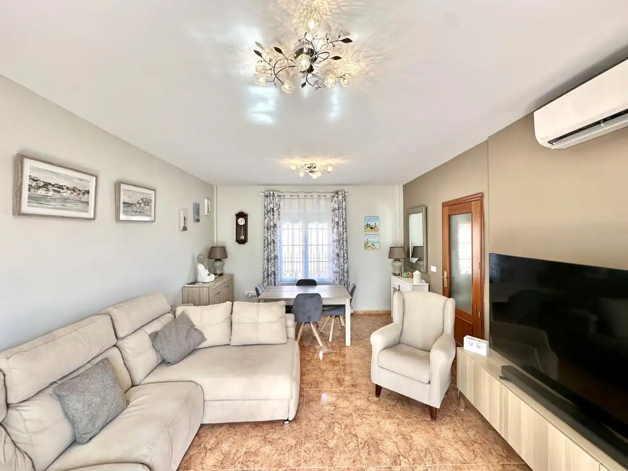 Sala de estar de Casa o chalet en venta en Fuente de Piedra con Aire acondicionado, Jardín privado y Terraza