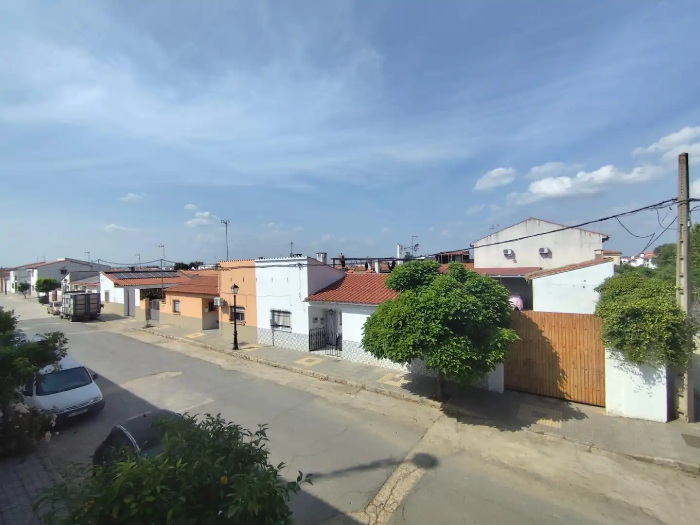Vista exterior de Casa adosada en venda en Alagón del Río amb Jardí privat, Traster i Balcó