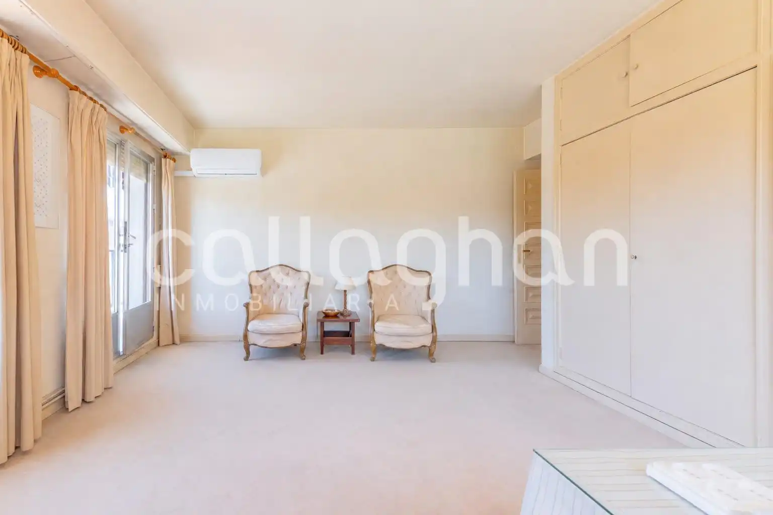 Living room of Flat for sale in Valencia  with Air Conditioner, Heating and Terrace