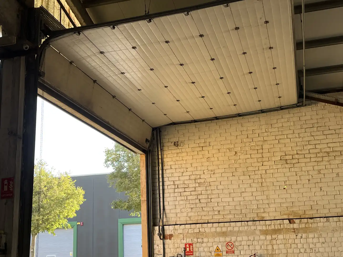 Außenansicht von Fabrikhallen zur Miete in La Bisbal d'Empordà
