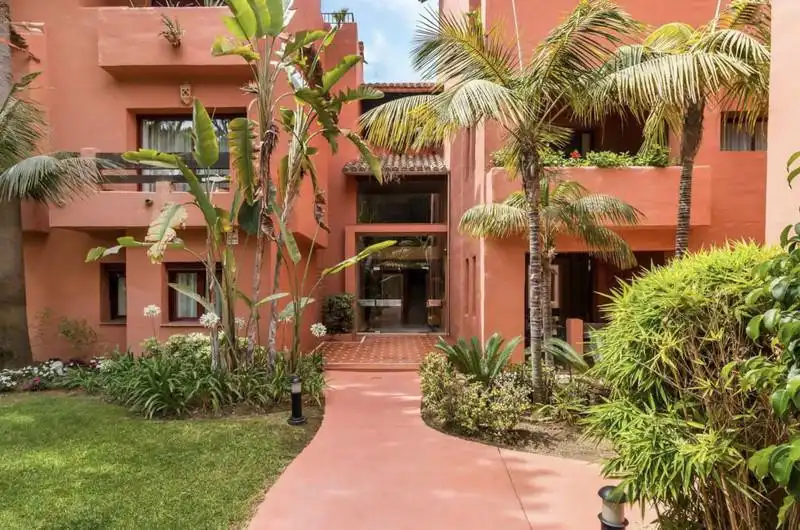 Vista exterior de Àtic de lloguer en Marbella amb Aire condicionat, Calefacció i Terrassa