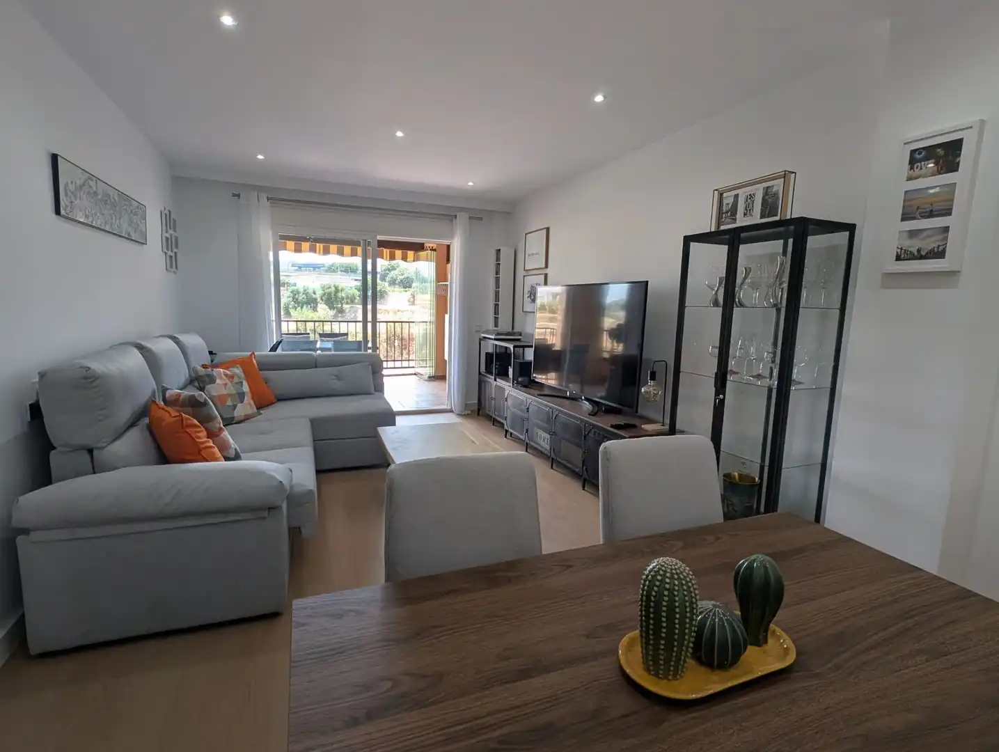 Wohnzimmer von Wohnungen zur Miete in Fuengirola mit Klimaanlage, Heizung und Terrasse