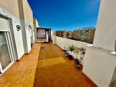 Penthouse with lift for sale in Calle Calle Bailén, 57