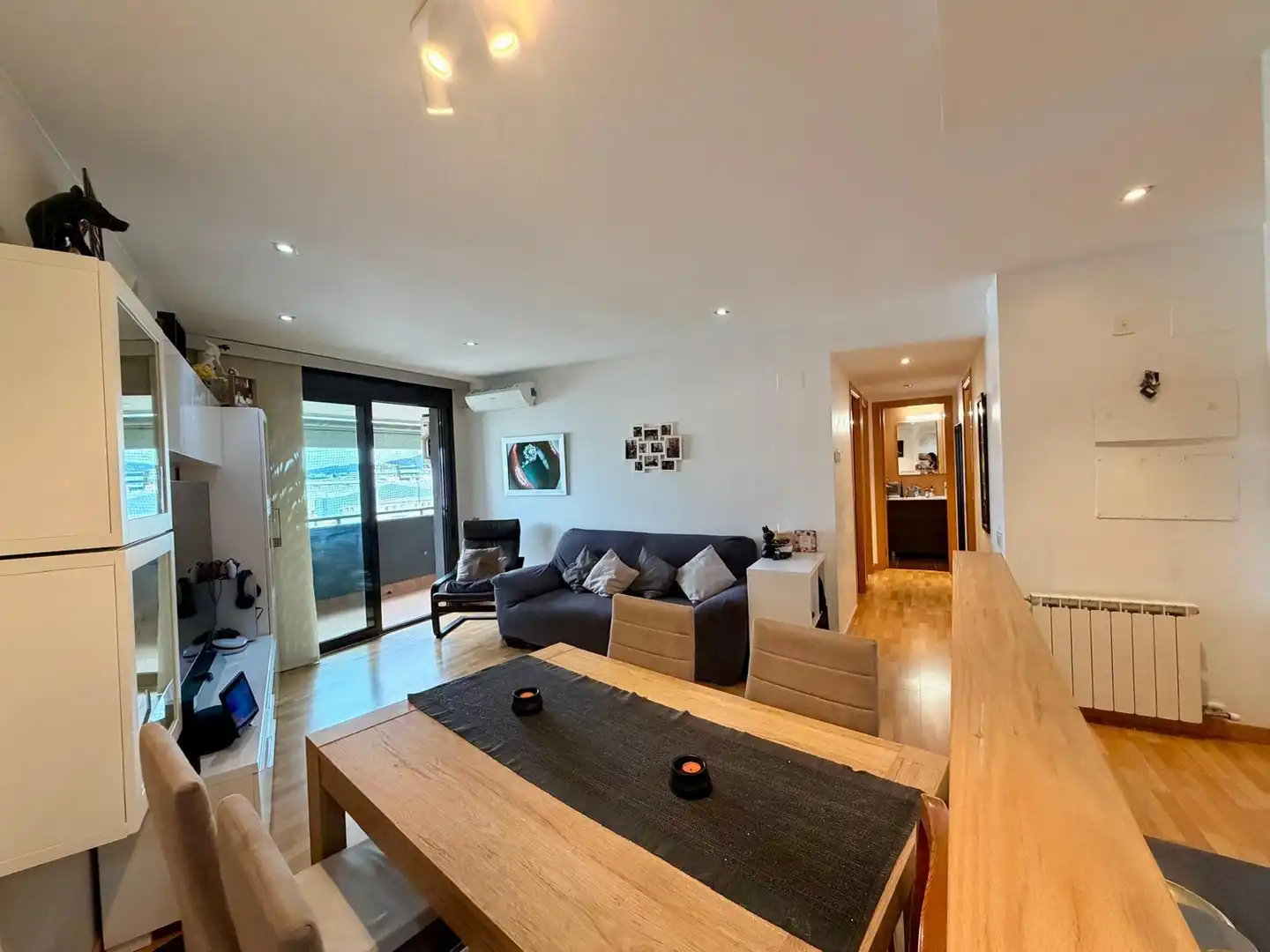 Living room of Flat for sale in Cornellà de Llobregat  with Air Conditioner, Heating and Parquet flooring