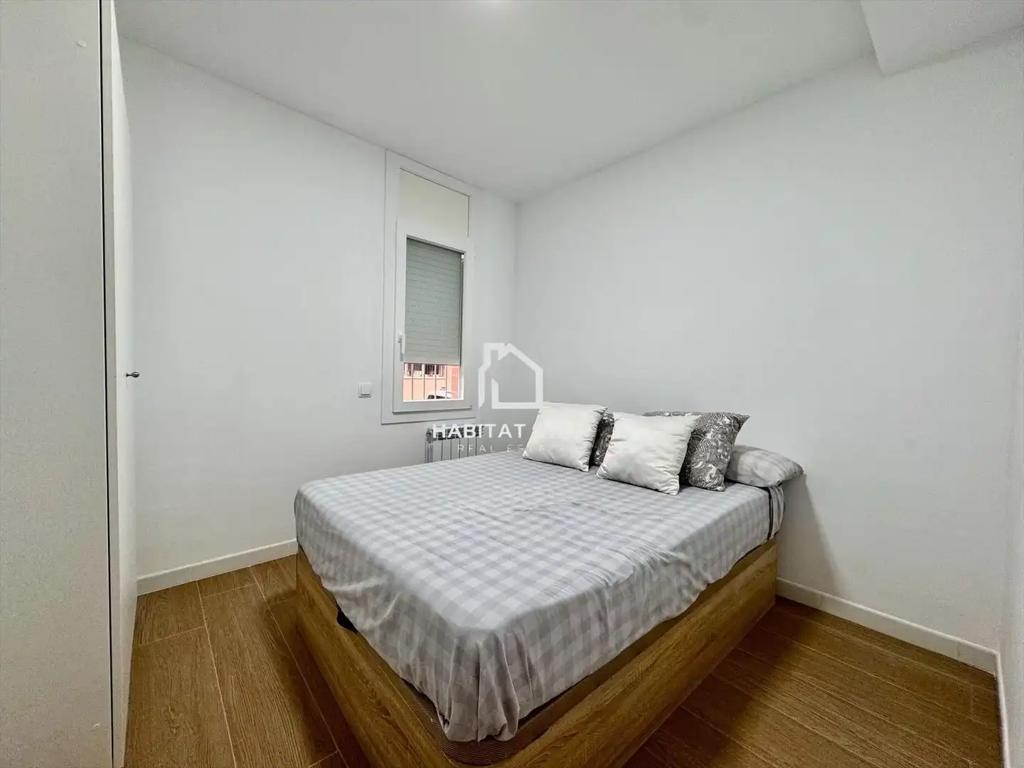 Bedroom of Flat for sale in Girona  with Air Conditioner, Heating and Private garden