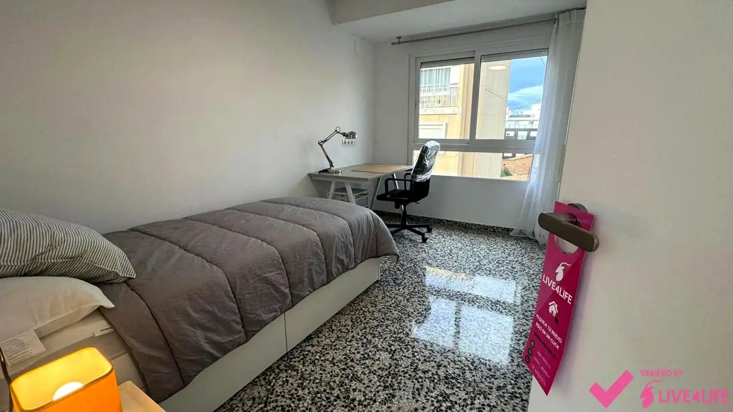 Habitación de Piso para compartir en Valencia con Calefacción y Amueblado
