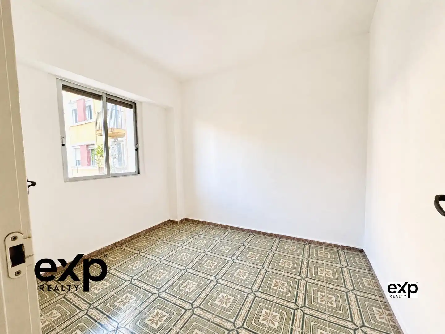 Habitación de Piso en venta en Valencia con Alarma
