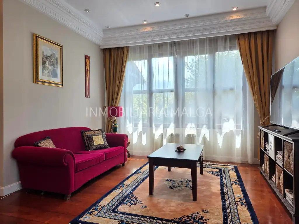 Sala d'estar de Casa o xalet en venda en Colunga amb Calefacció, Jardí privat i Parquet