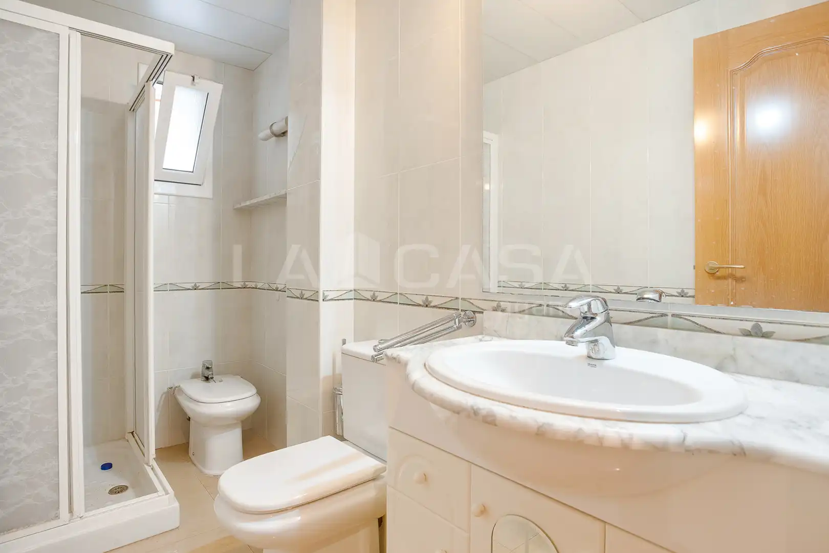 Baño de Piso en venta en Cornellà de Llobregat con Calefacción y Balcón
