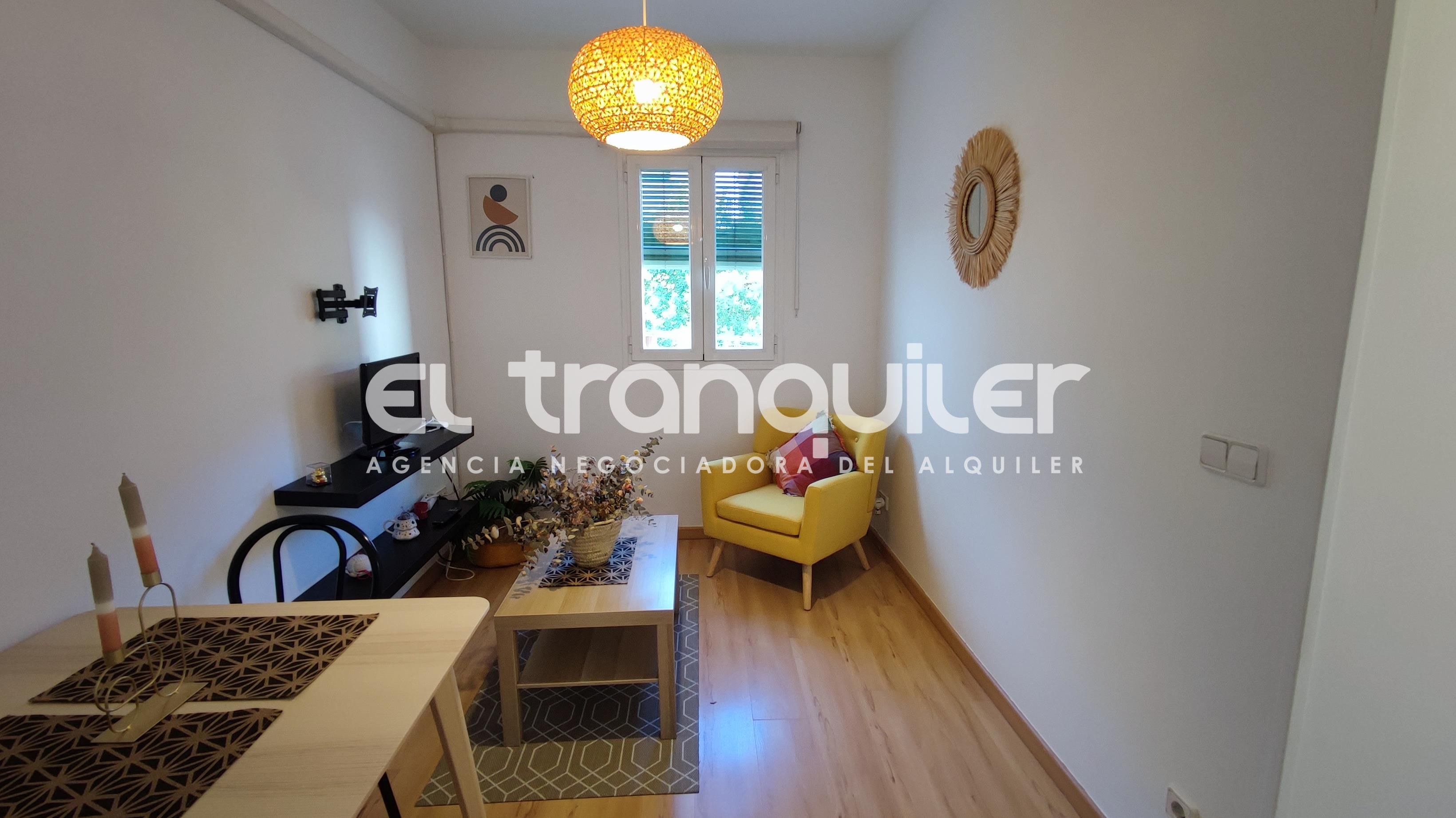 Living room of Flat to rent in  Madrid Capital  with Air Conditioner, Furnished and Washing machine