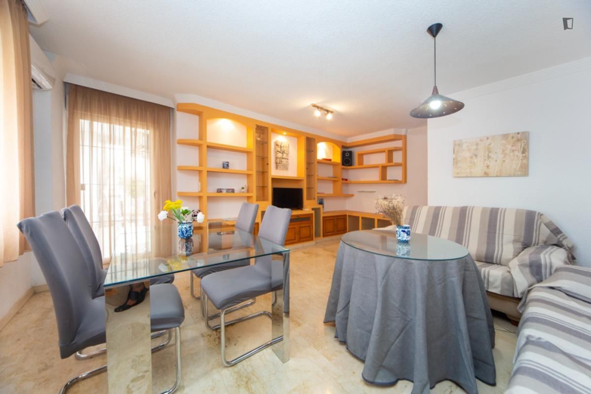 Dining room of Apartment to share in  Granada Capital  with Air Conditioner, Furnished and Oven