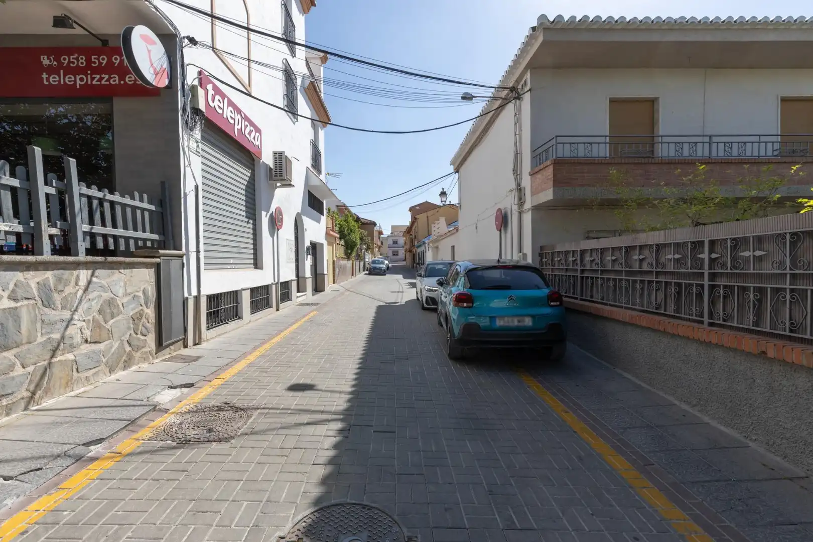 Vista exterior de Casa o xalet en venda en La Zubia amb Terrassa