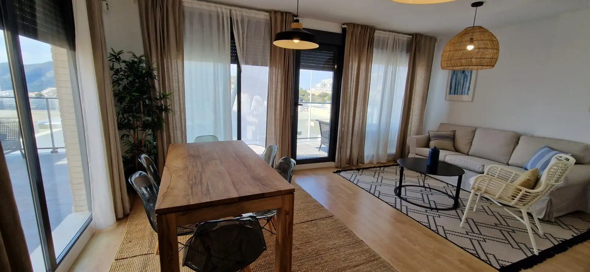 Esszimmer von Einfamilien-Reihenhaus zum Verkauf in Cullera mit Klimaanlage, Privatgarten und Terrasse
