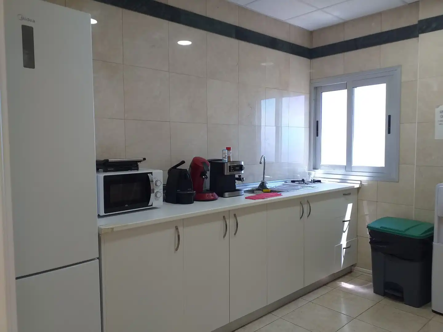 Office for rent in Acorán