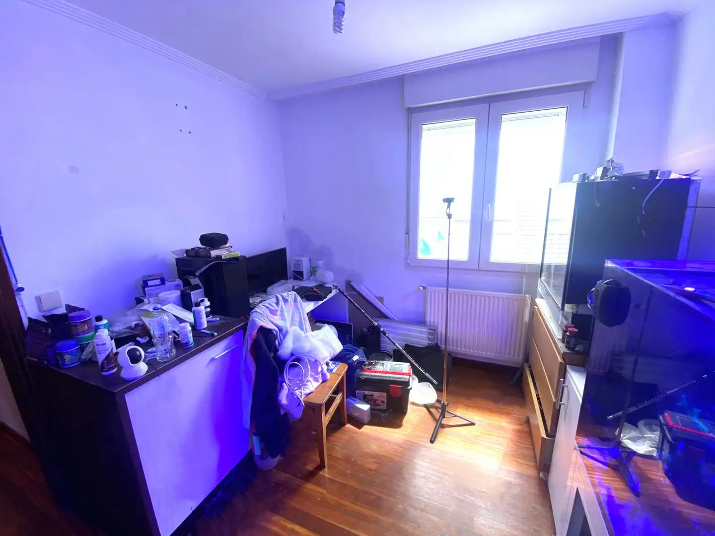 Schlafzimmer von Dachboden zum Verkauf in Castro-Urdiales mit Heizung, Privatgarten und Parkett