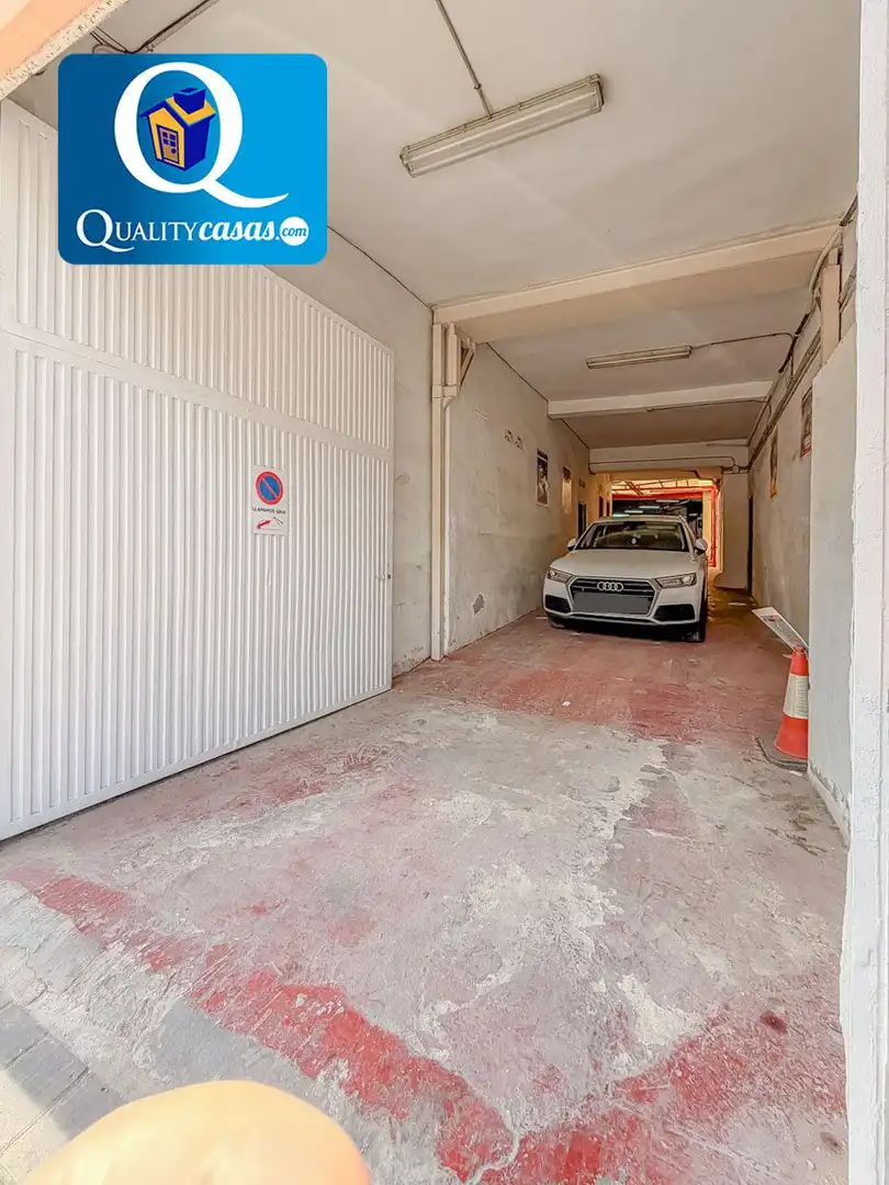 Parkplatz von Fabrikhallen zum Verkauf in Alicante / Alacant