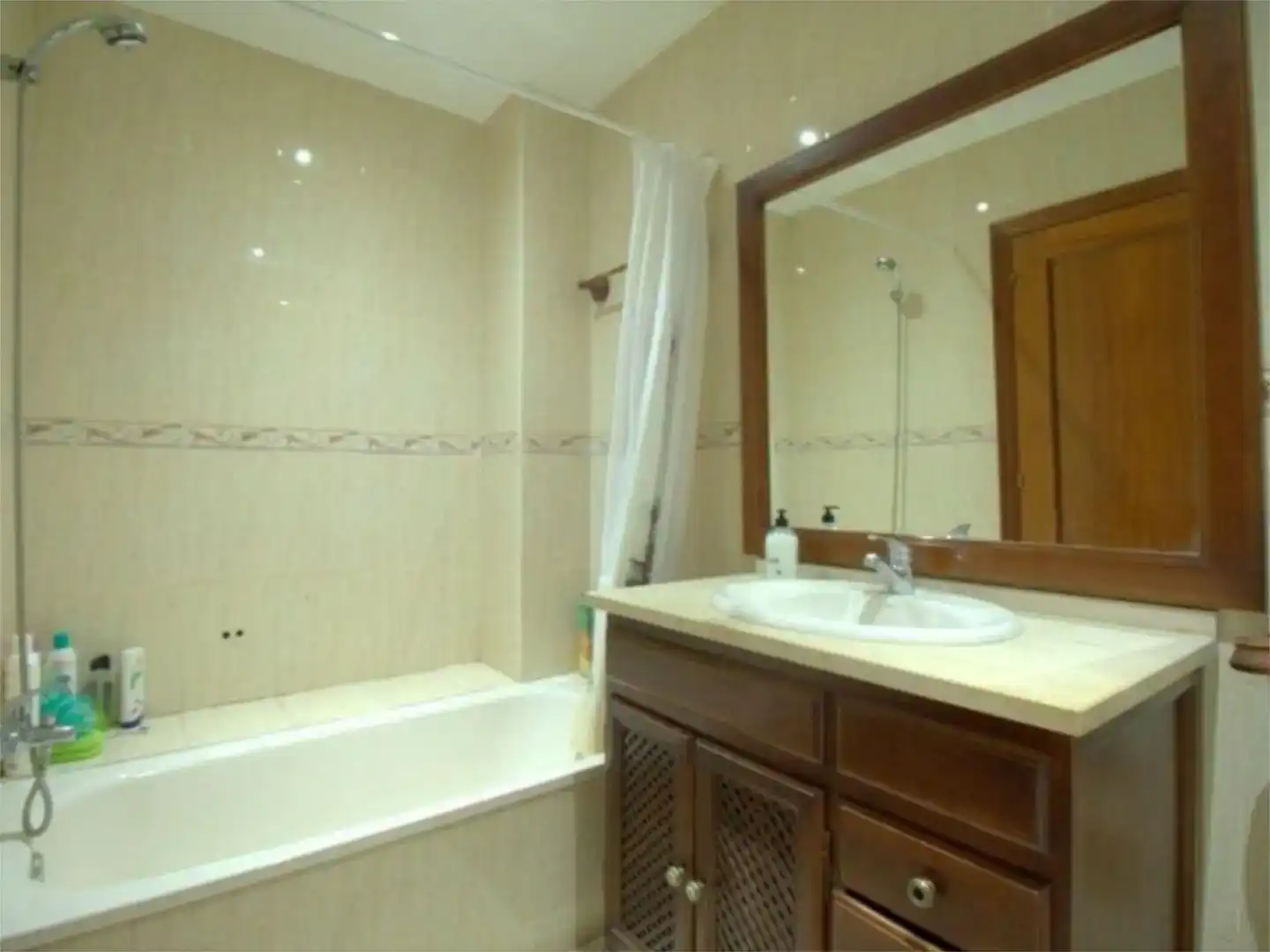 Baño de Piso en venta en Olivenza con Aire acondicionado, Amueblado y Balcón