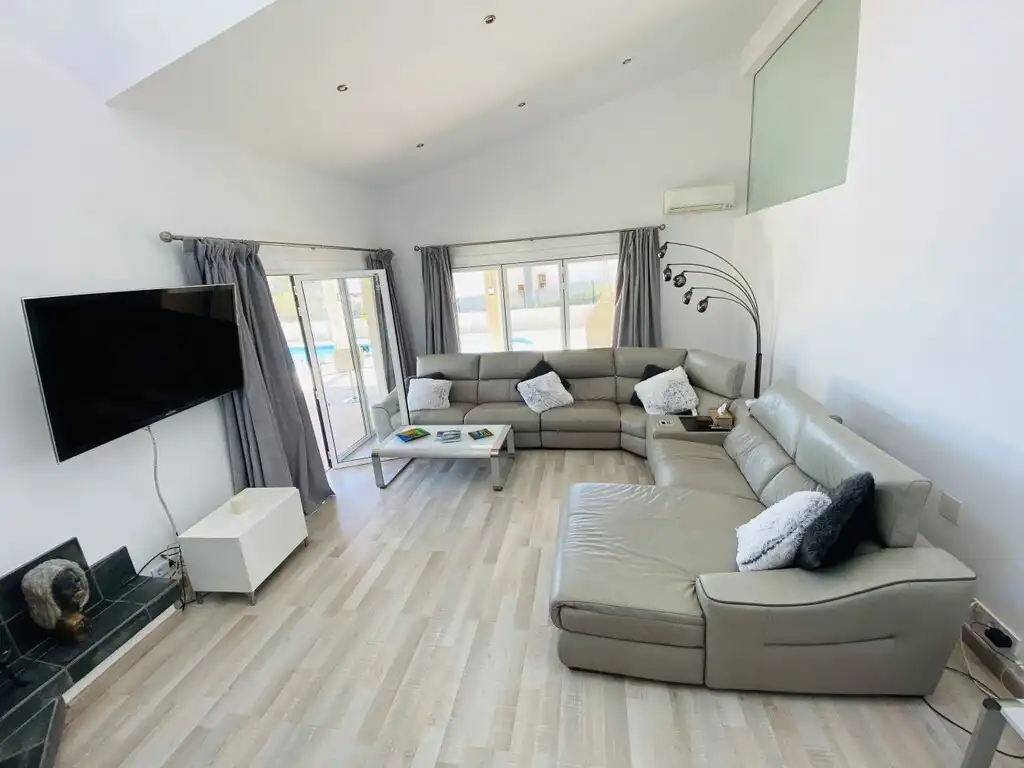 Living room of Houses for sale in Calvià  with Air Conditioner, Private garden and Terrace