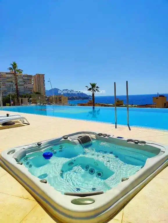 Piscina de Piso de alquiler en Benidorm con Aire acondicionado, Calefacción y Terraza