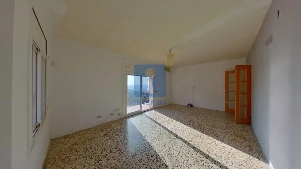Sala de estar de Casa o chalet en venta en Olesa de Montserrat con Terraza, Piscina y Alarma