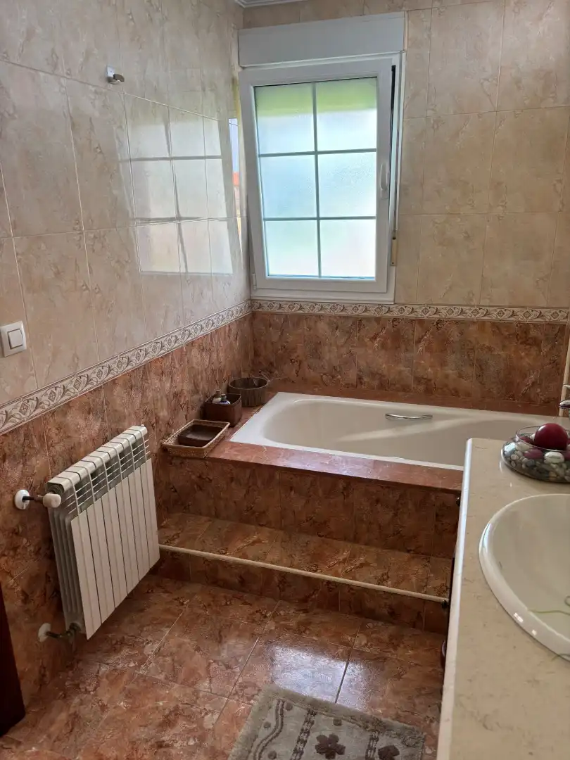 Bathroom of Houses for sale in Villaviciosa  with Heating, Private garden and Parquet flooring