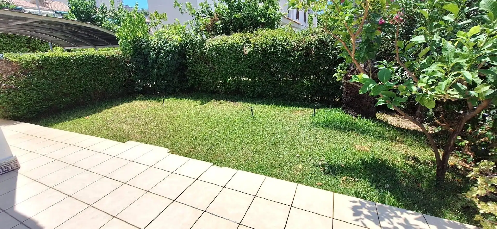 Garten von Einfamilien-Reihenhaus zum Verkauf in Benidorm mit Klimaanlage, Privatgarten und Terrasse