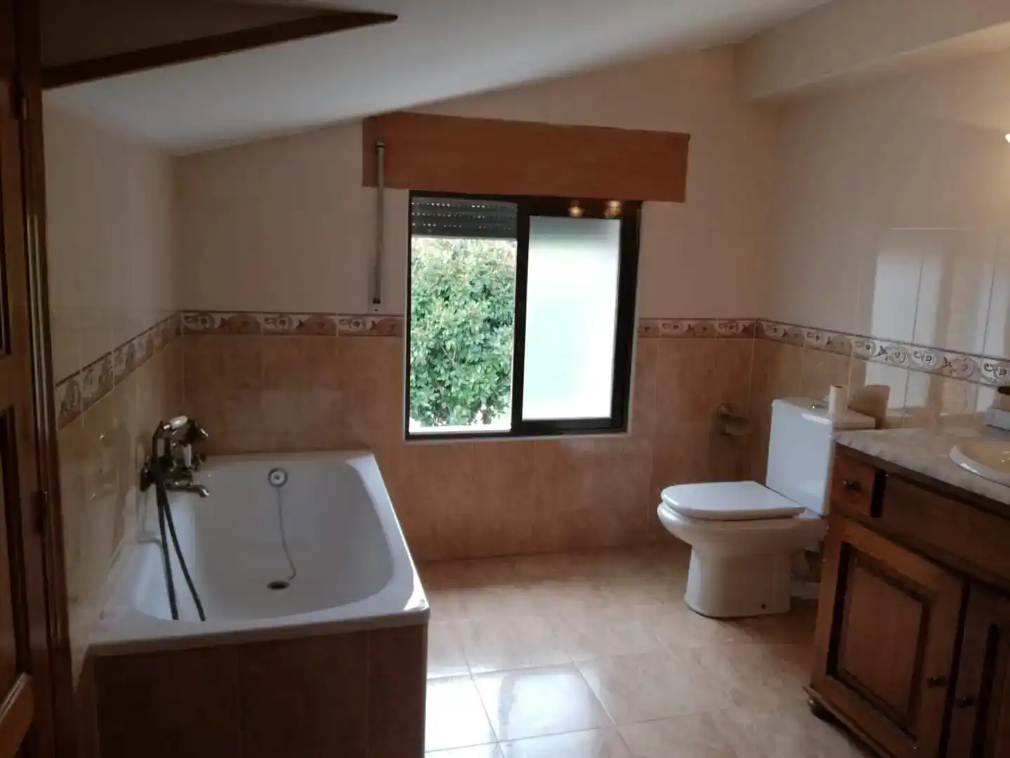 Badezimmer von Wohnungen zur Miete in Plasencia