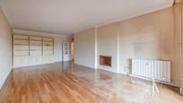 Living room of Flat for sale in  Madrid Capital  with Air Conditioner, Heating and Parquet flooring