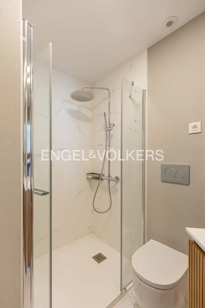 Bathroom of Flat for rent in Madrid  with Air Conditioner, Heating and Storage room