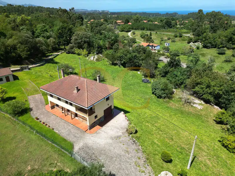 Vista exterior de Casa o xalet en venda en Ribadesella amb Calefacció, Jardí privat i Terrassa