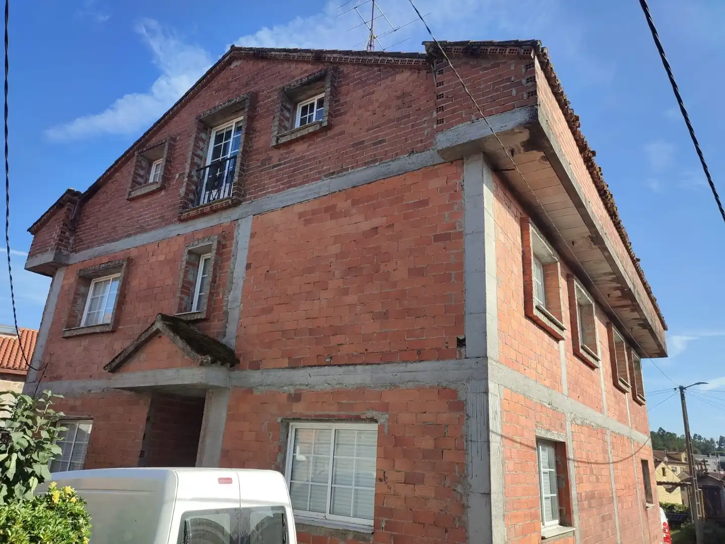 Vista exterior de Edificio en venta en Teo