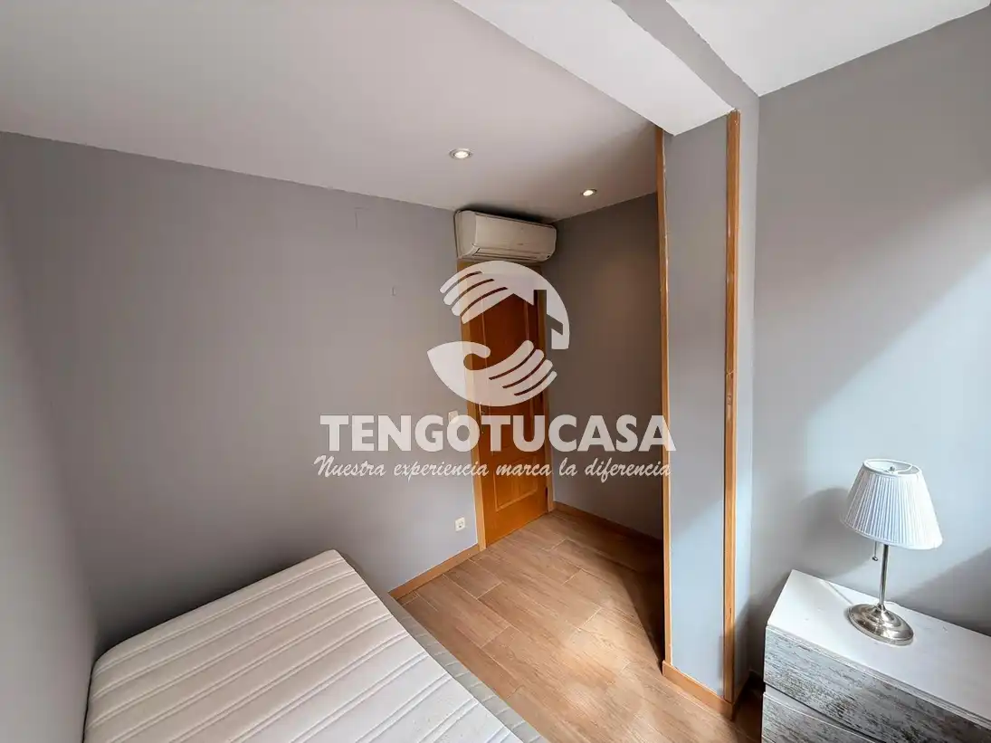 Bedroom of Flat for sale in Madrid  with Air Conditioner, Heating and Furnished