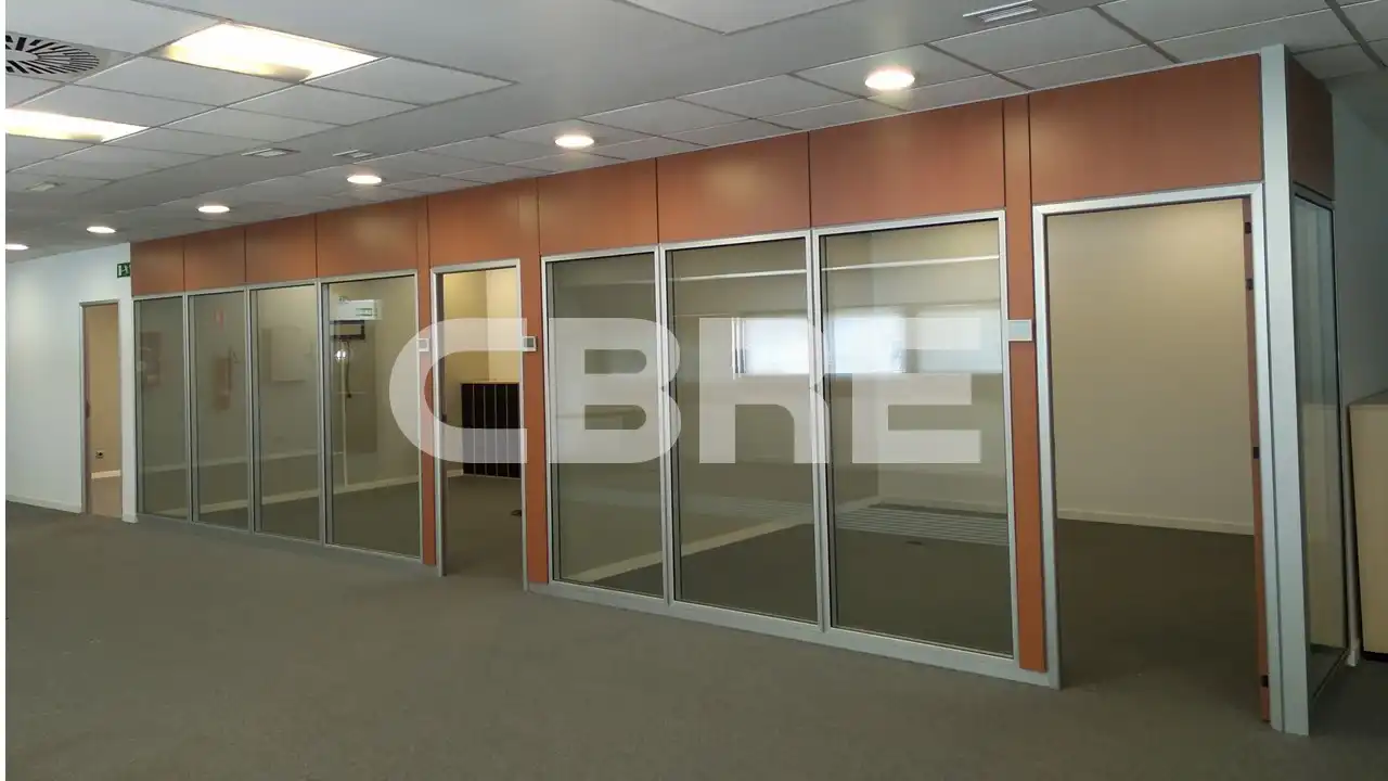 Industrial building to rent in Avenida de la Industria 22, imagen 5