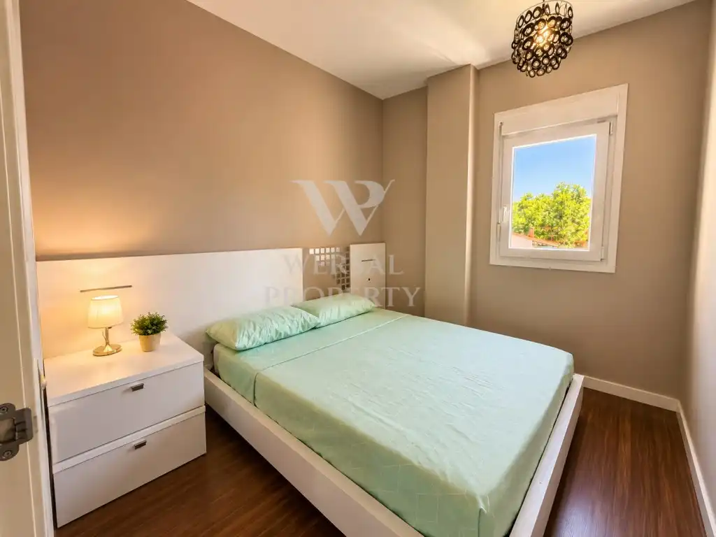 Schlafzimmer von Wohnungen zum Verkauf in Salou mit Klimaanlage, Privatgarten und Möbliert