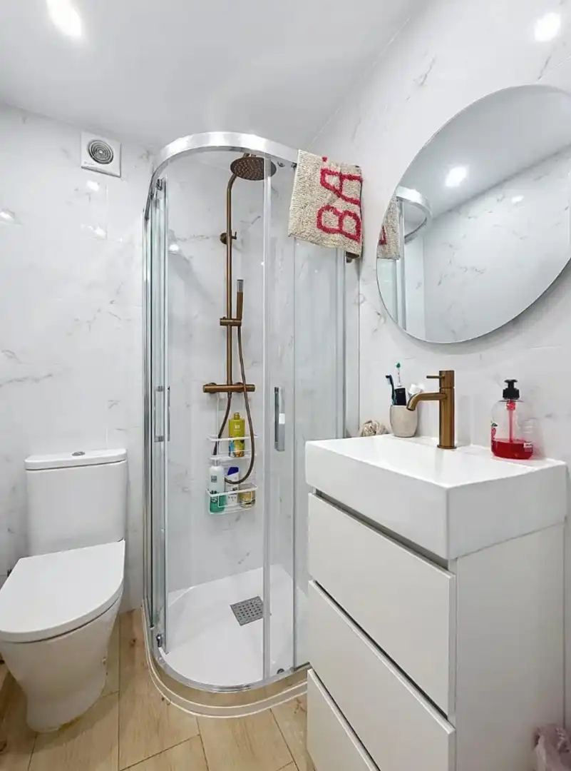 Baño de Piso de alquiler en Málaga con Aire acondicionado, Terraza y Amueblado