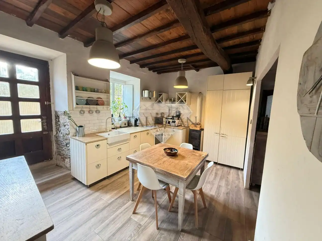 Cuina de Casa o xalet en venda en Bergondo amb Calefacció, Jardí privat i Terrassa