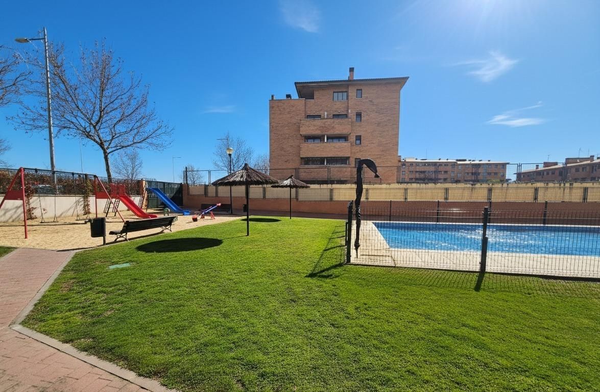 Swimming pool of Flat for sale in Navalcarnero  with Heating, Private garden and Terrace