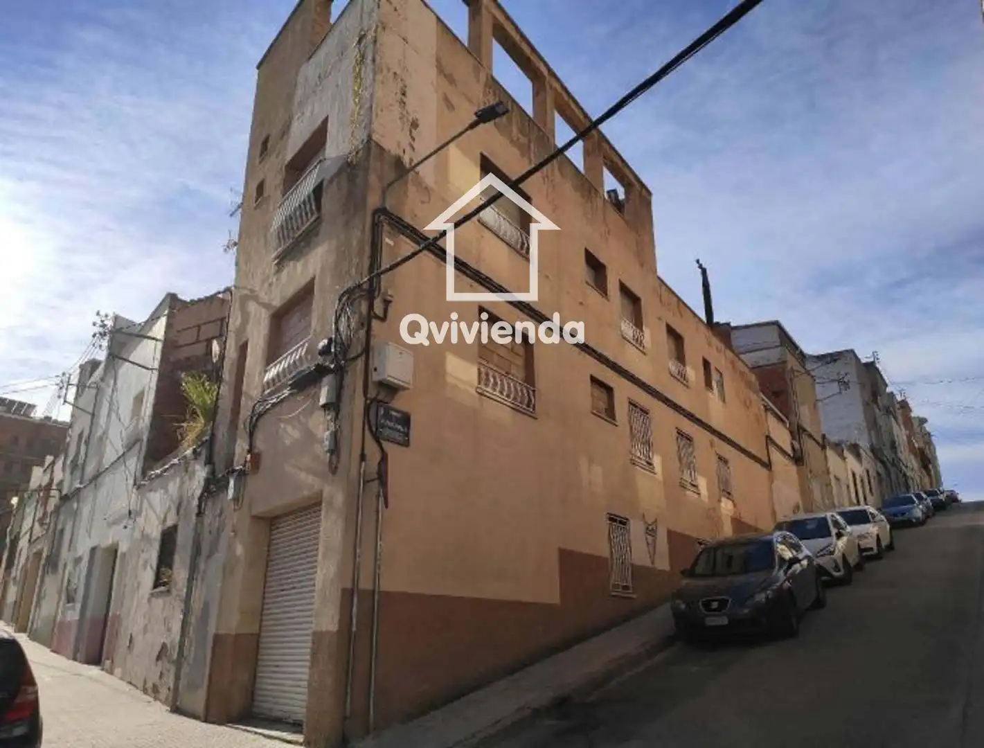 Vista exterior de Edifici en venda en Terrassa