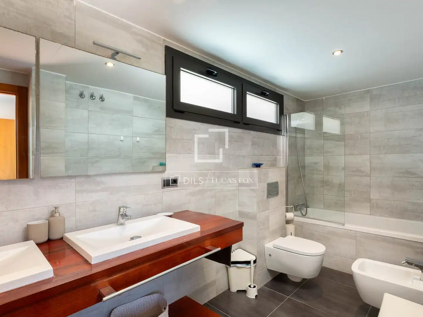Badezimmer von Haus oder Chalet zum Verkauf in Begur mit Klimaanlage, Heizung und Privatgarten
