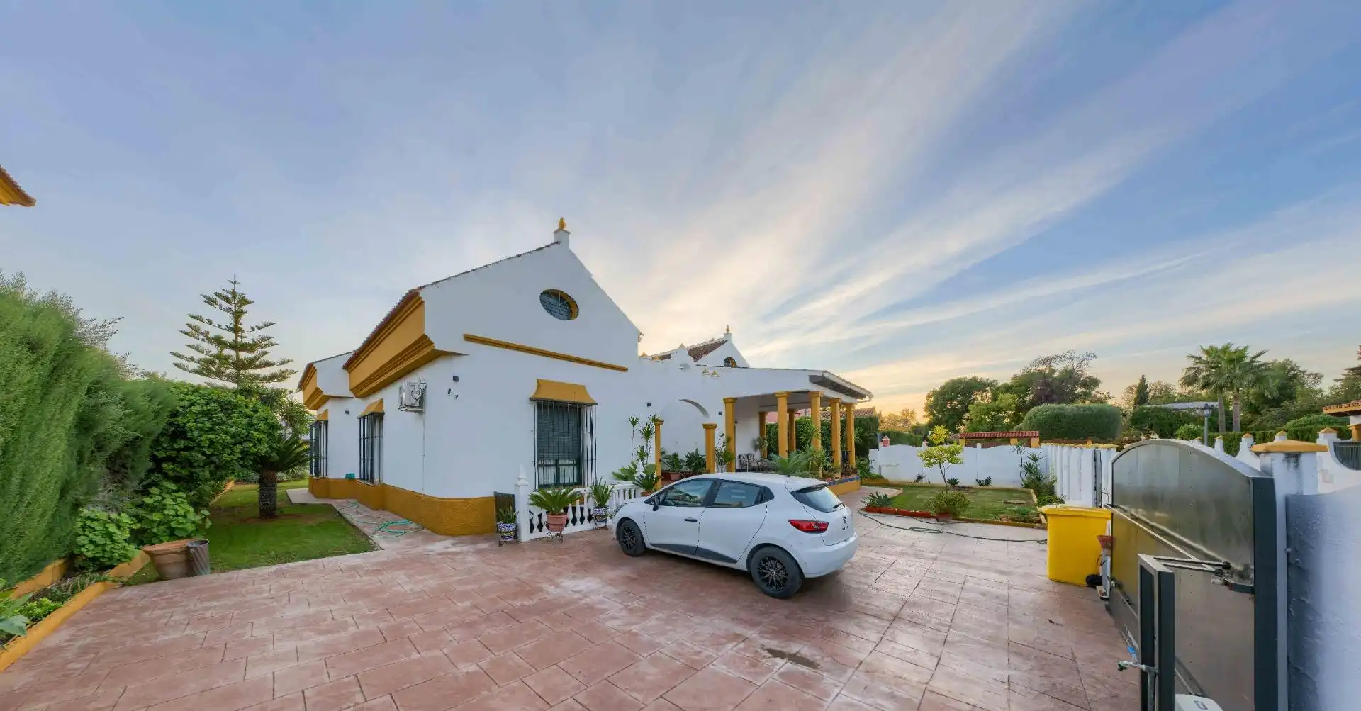 Exterior view of Houses for sale in Espartinas  with Air Conditioner, Private garden and Terrace