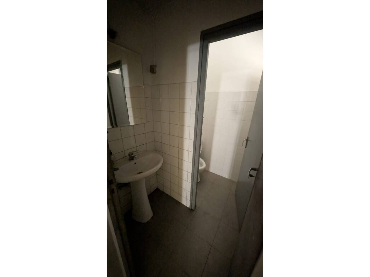 Bathroom of Industrial buildings for sale in Sabadell