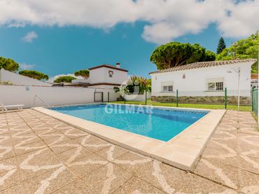 Villa mit Pool zum Verkauf in Las Lagunas - Campano