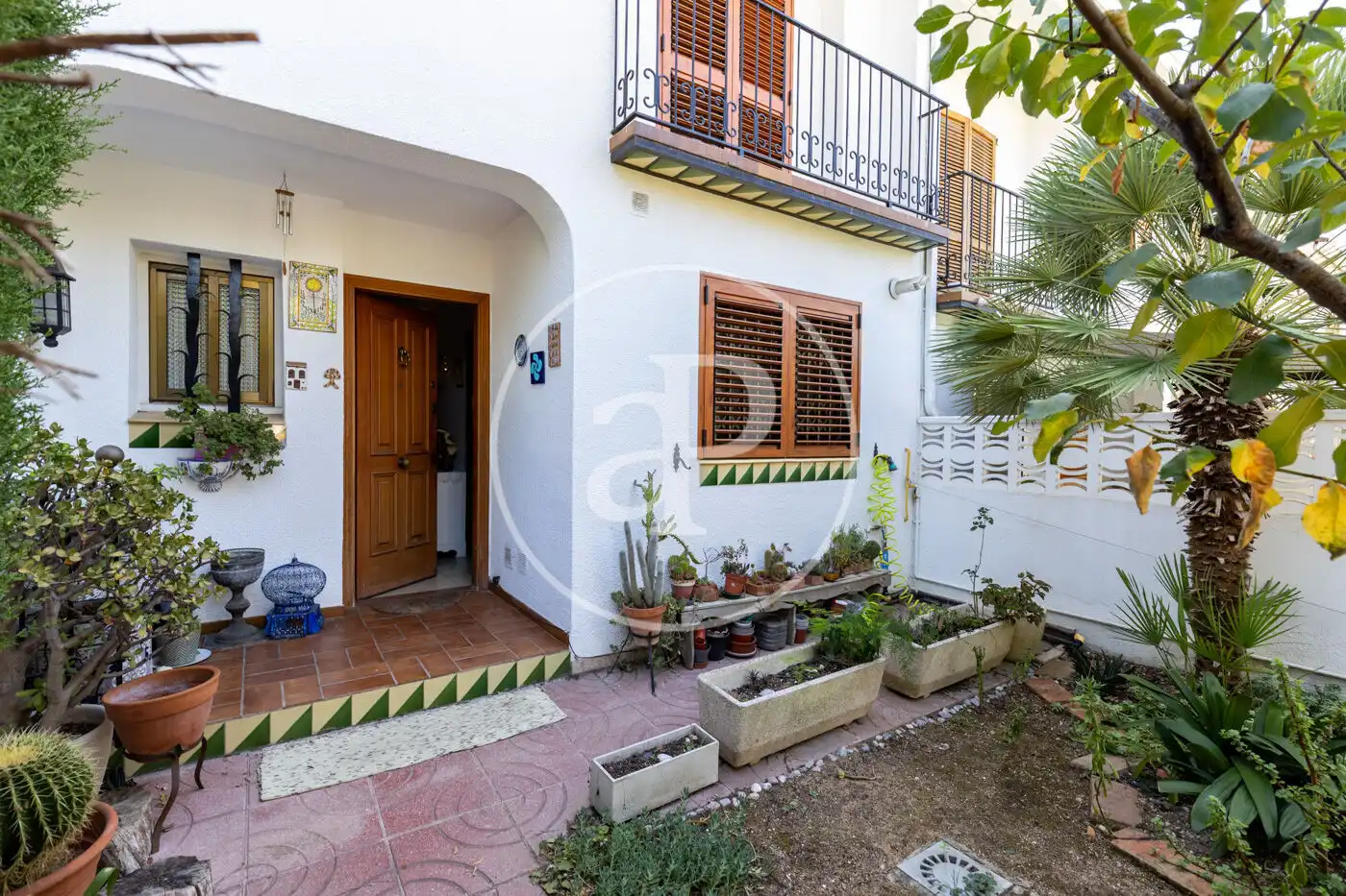 Vista exterior de Casa adosada en venda en Cerdanyola del Vallès amb Aire condicionat, Calefacció i Jardí privat