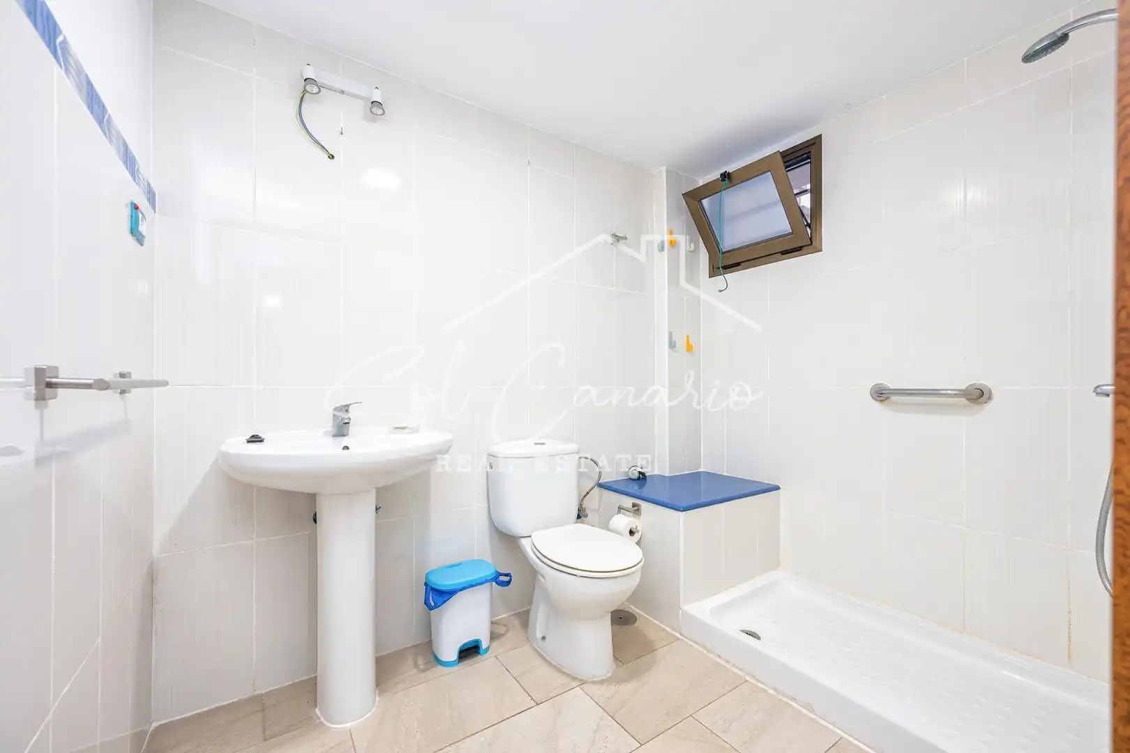 Baño de Piso de alquiler en Telde con Terraza y Amueblado