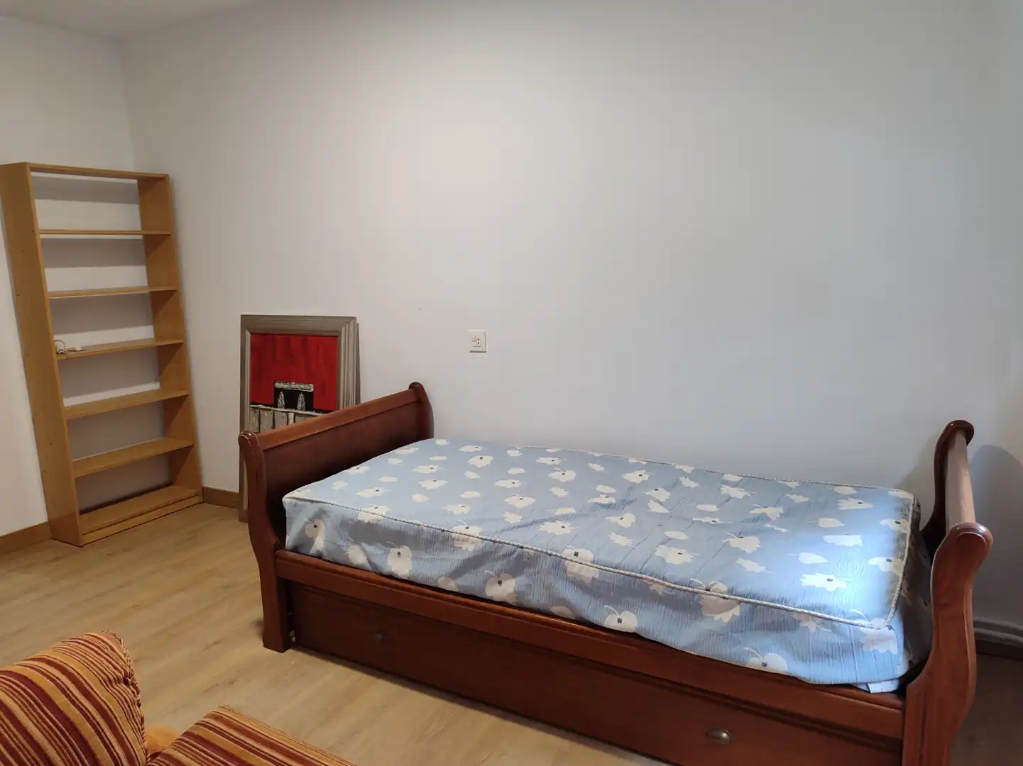 Dormitori de Pis de lloguer en Oviedo  amb Terrassa i Moblat