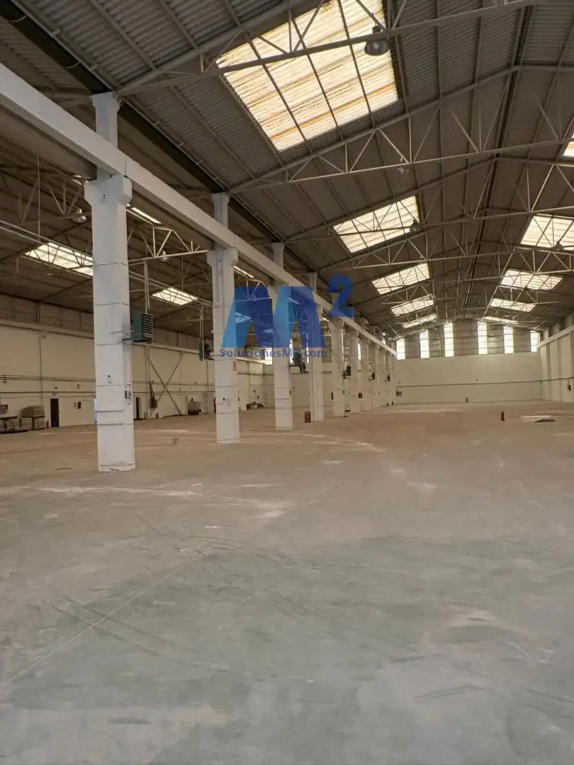 Industrial building to rent in Isaac Peral