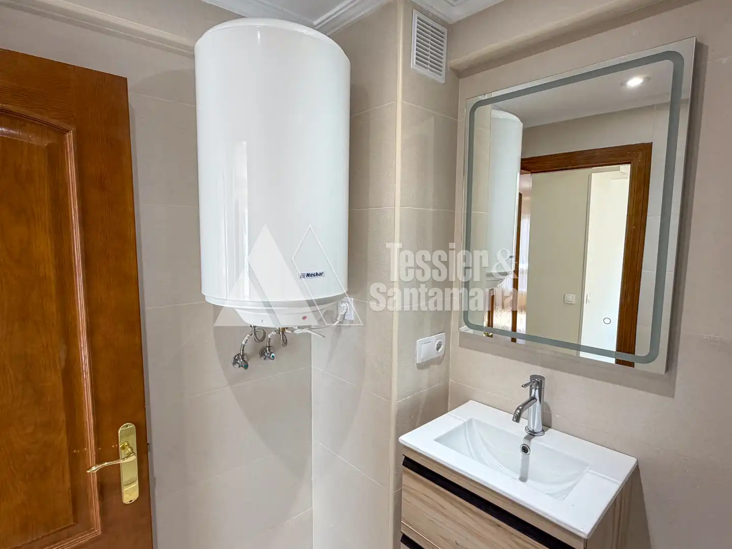 Badezimmer von Wohnung zur Miete in Gijón  mit Heizung, Möbliert und Ofen