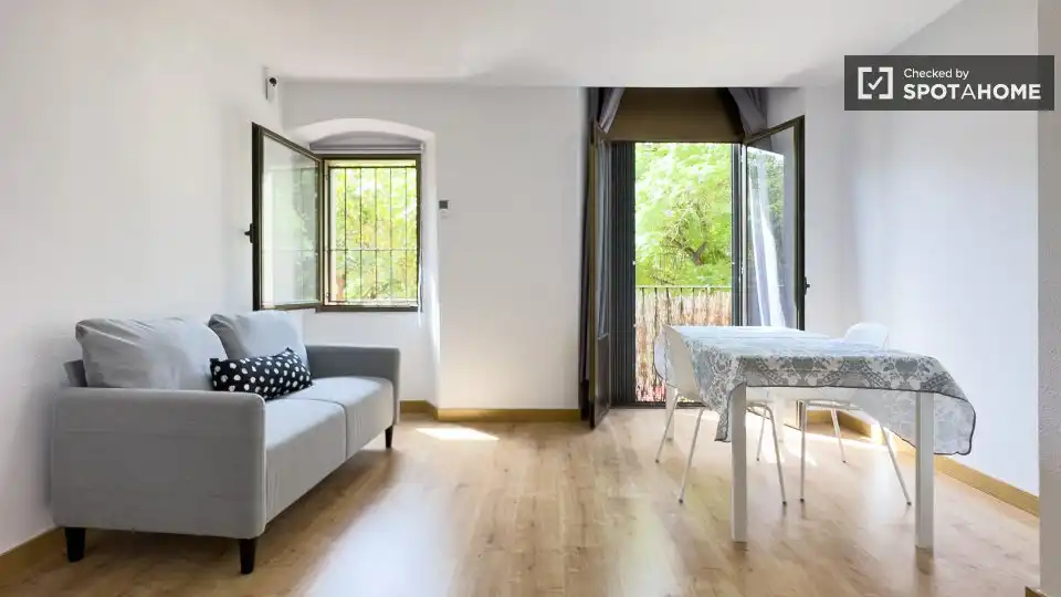 Flat with terrace to rent in Ciutat Vella, imagen 2