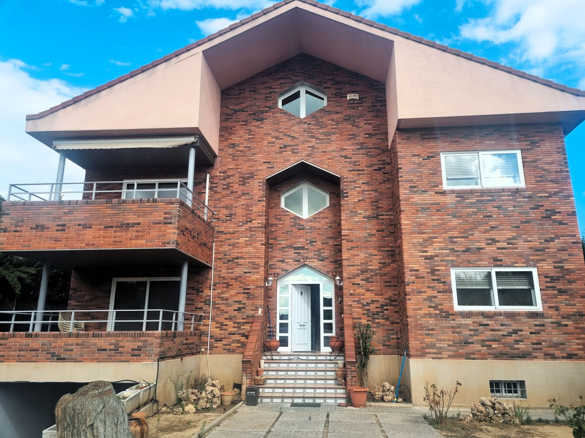 Exterior view of House or chalet for sale in  Lleida Capital  with Air Conditioner, Heating and Private garden